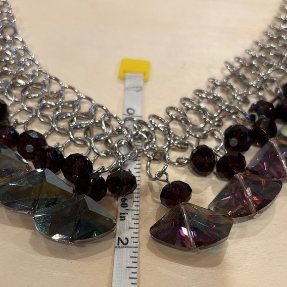 Elegant Silver and Multicolor Glass Beaded Statement Necklace. Size 18” to 22” l - Picture 3 of 8